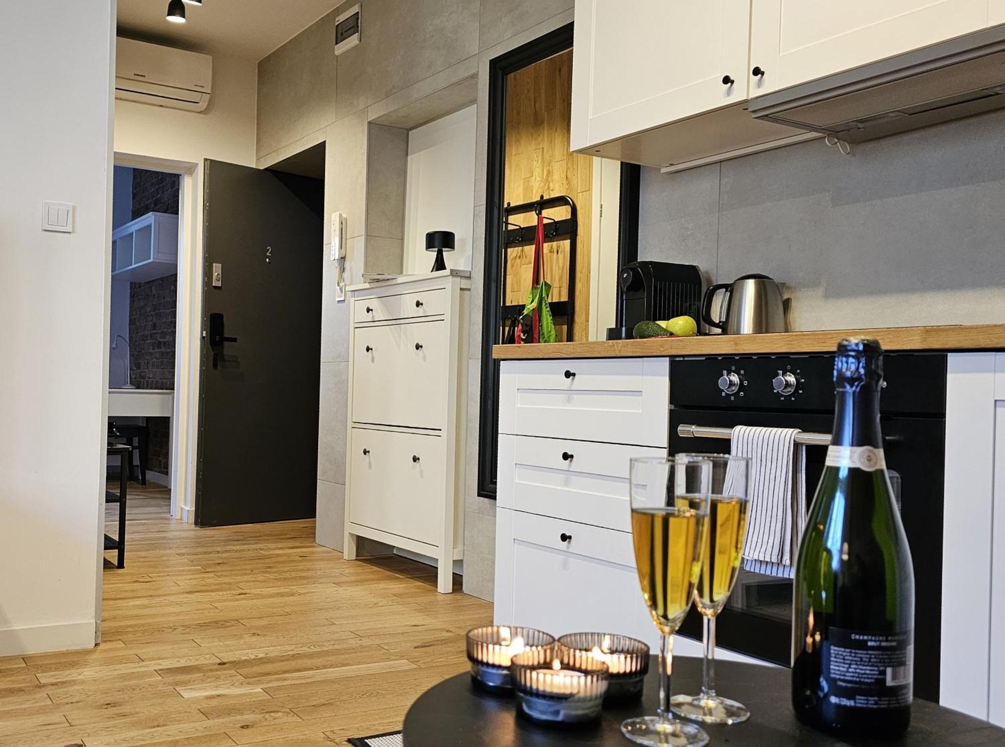 Urban Premium No 2, Free Private Parking, Self Check-in Apartment